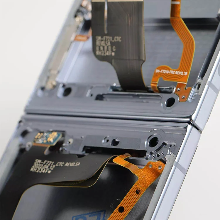 Flip 4 شاشات LCD